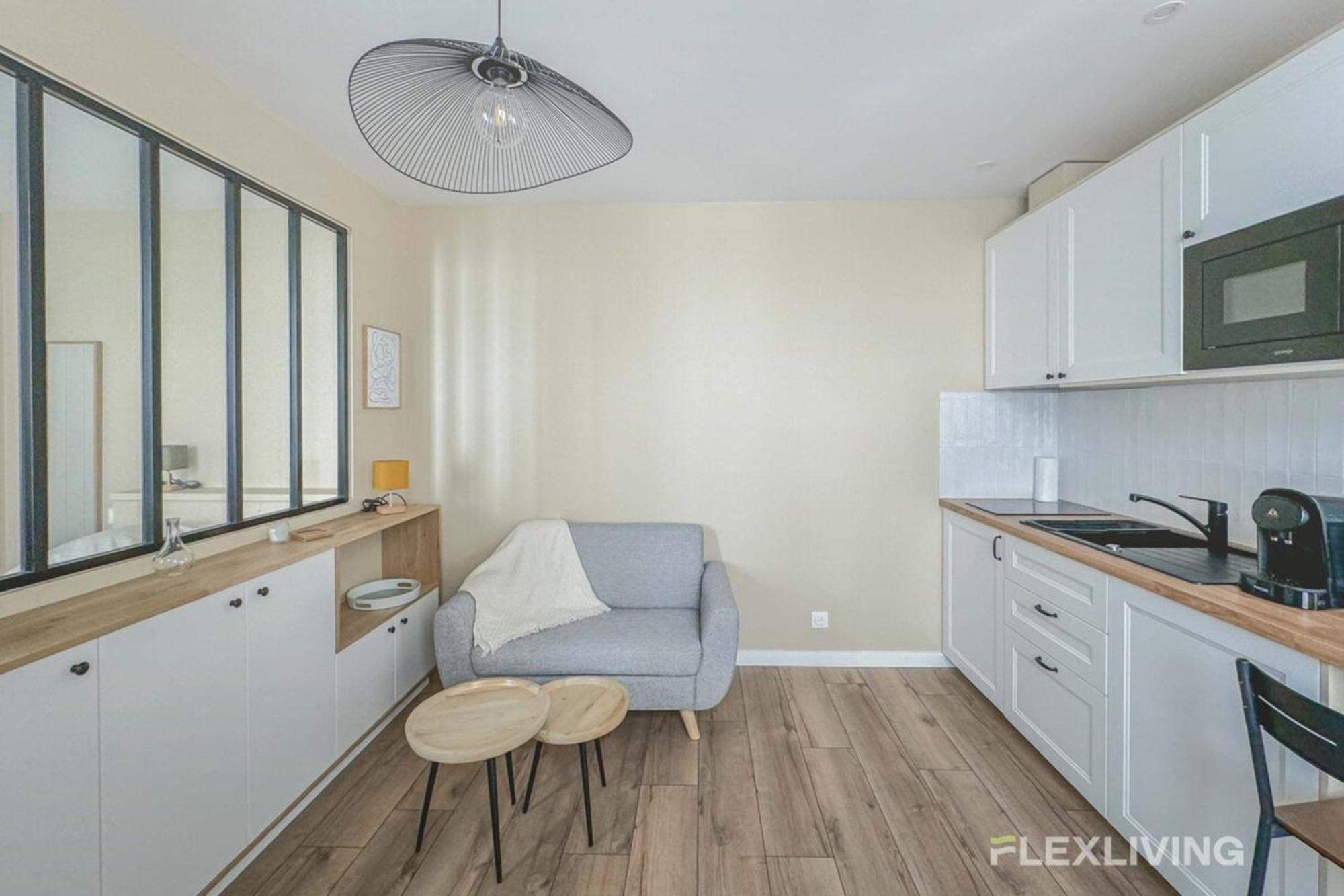 Flexliving - One Bedroom - Estrapade Apartment